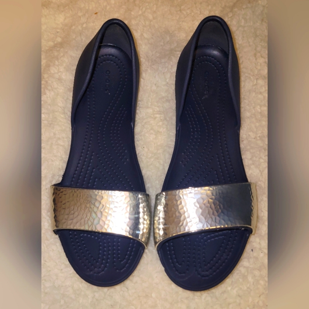 Crocs Lina womens sandals like new size 8 Navy/silver